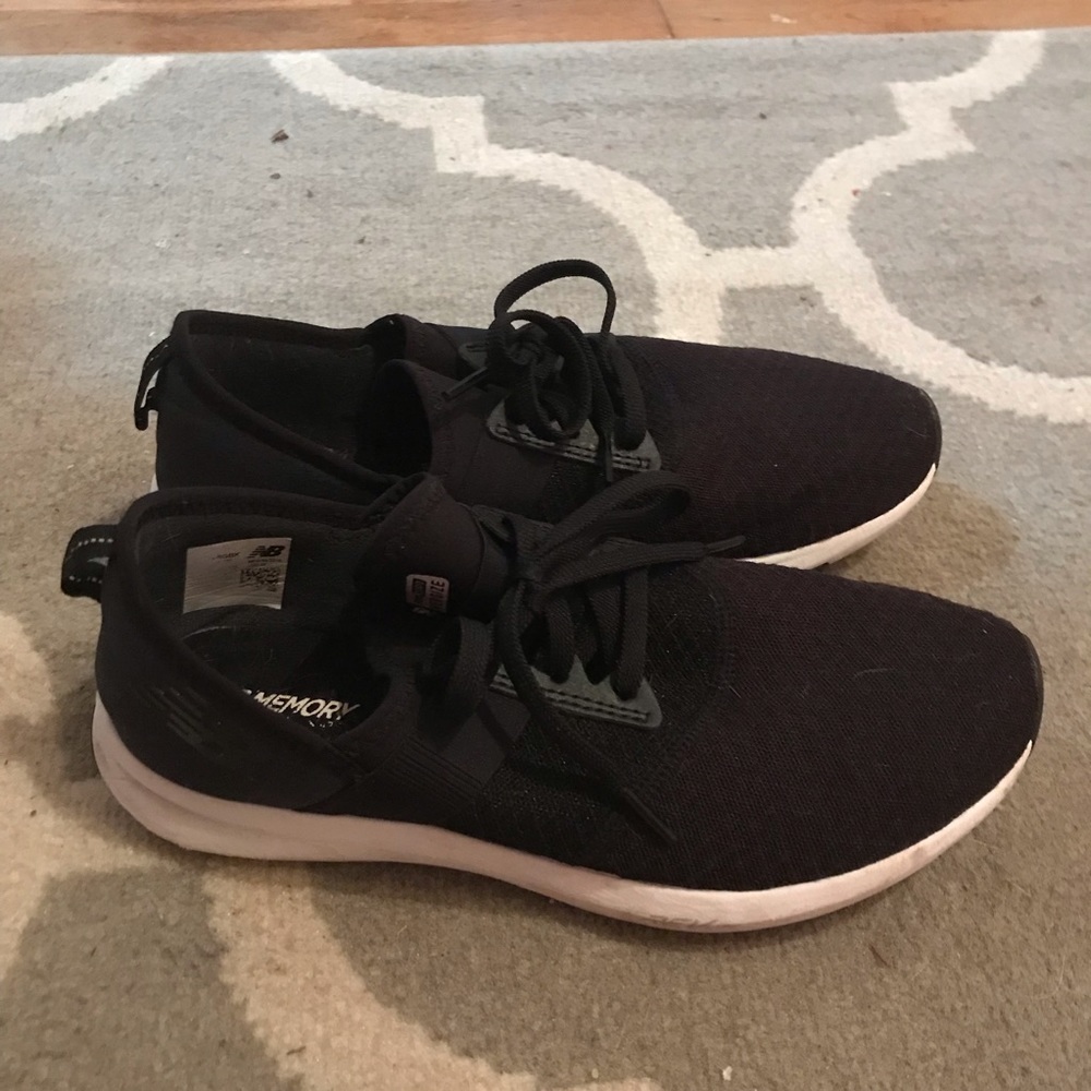 New balance memory foam tennis shoes